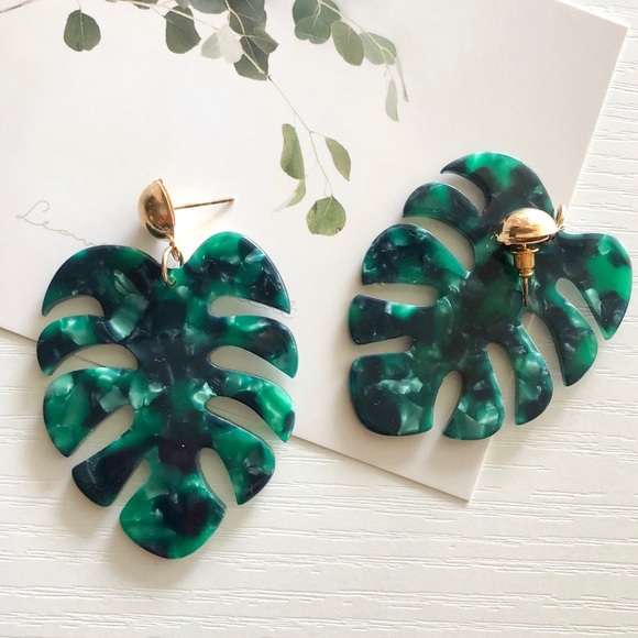 NEW! Monstera leaf Fashion Earrings - Picture 3 of 5